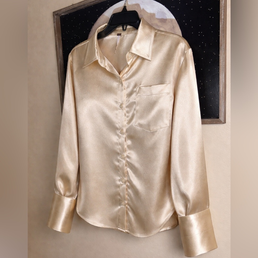 NWT Free People "Shooting For The Moon" Buttondown in the color Sand. Size XS.